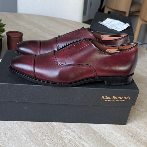 Brand New - Allen Edmonds Men's Deep Burgundy Oxfords - Picture 6 of 6